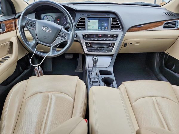 2016 HYUNDAI SONATA GLS (Middle)