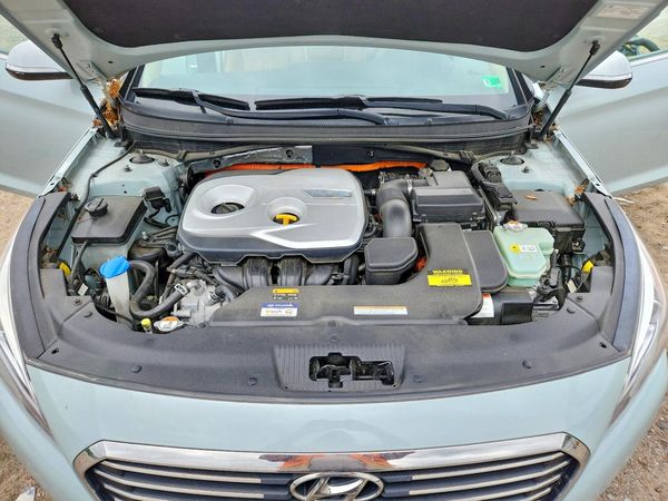 2016 HYUNDAI SONATA GLS (Middle)