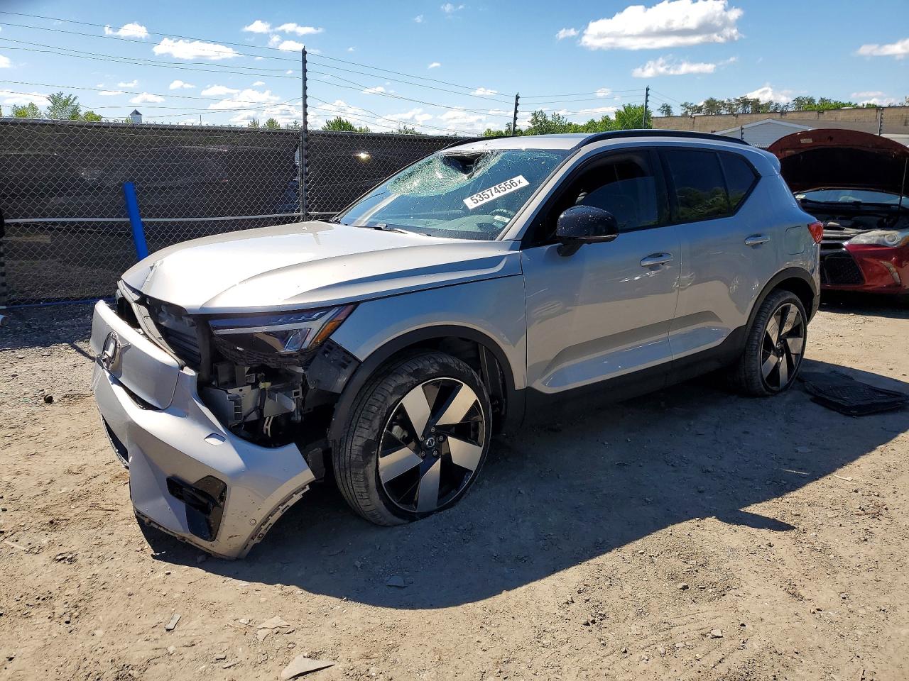 2023 VOLVO XC40