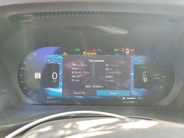 2023 VOLVO XC40