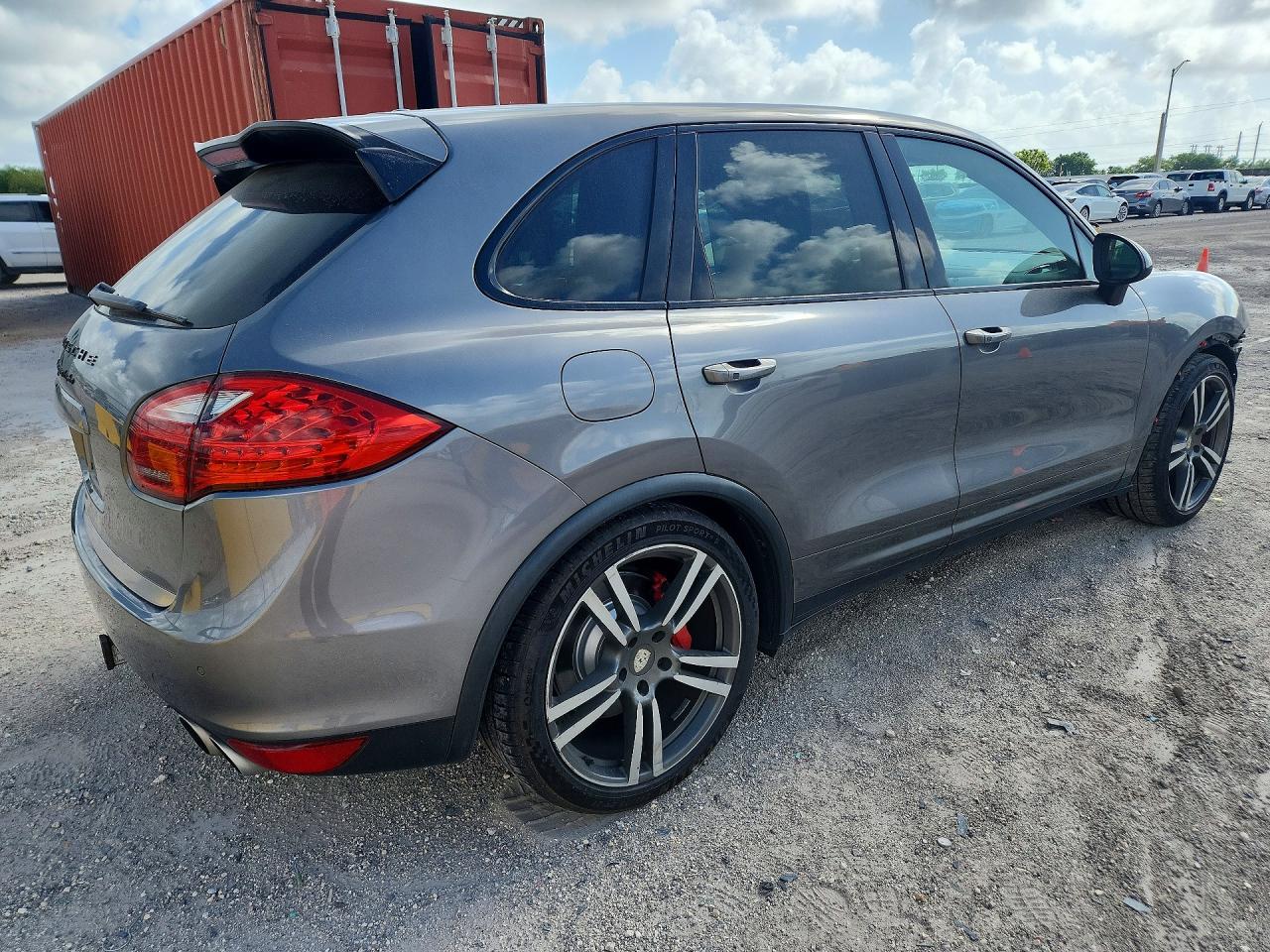 2011 PORSCHE CAYENNE