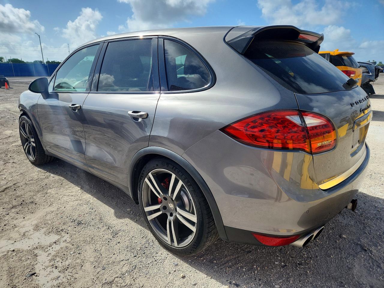 2011 PORSCHE CAYENNE