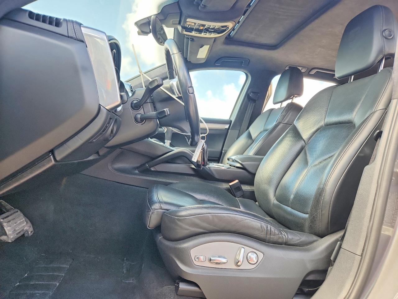 2011 PORSCHE CAYENNE