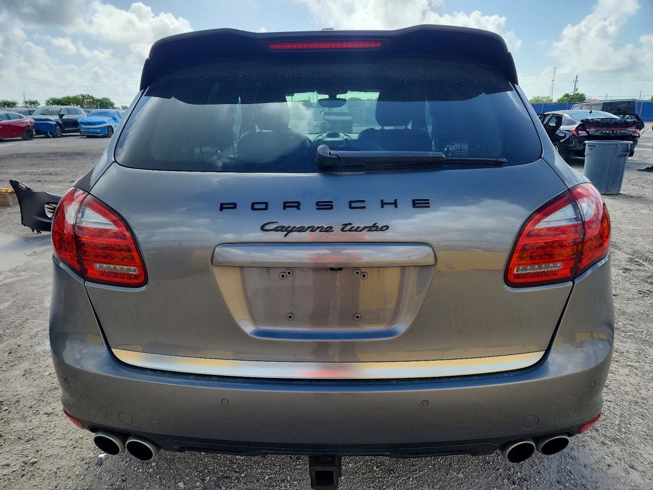 2011 PORSCHE CAYENNE