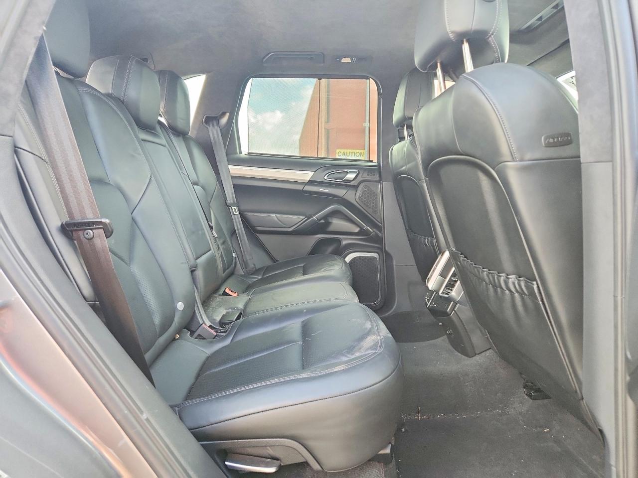 2011 PORSCHE CAYENNE