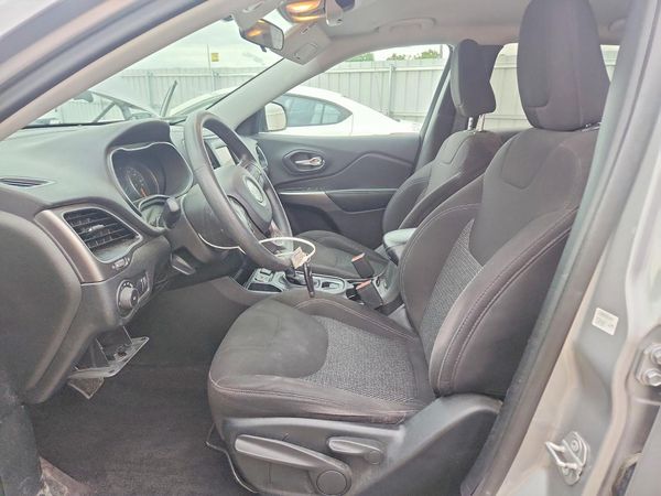 2019 JEEP CHEROKEE LATITUDE FWD