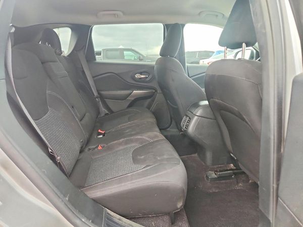 2019 JEEP CHEROKEE LATITUDE FWD