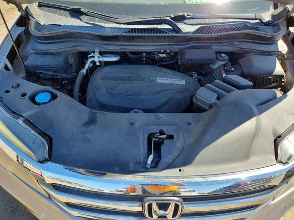2016 HONDA PILOT EXL — Engine bay