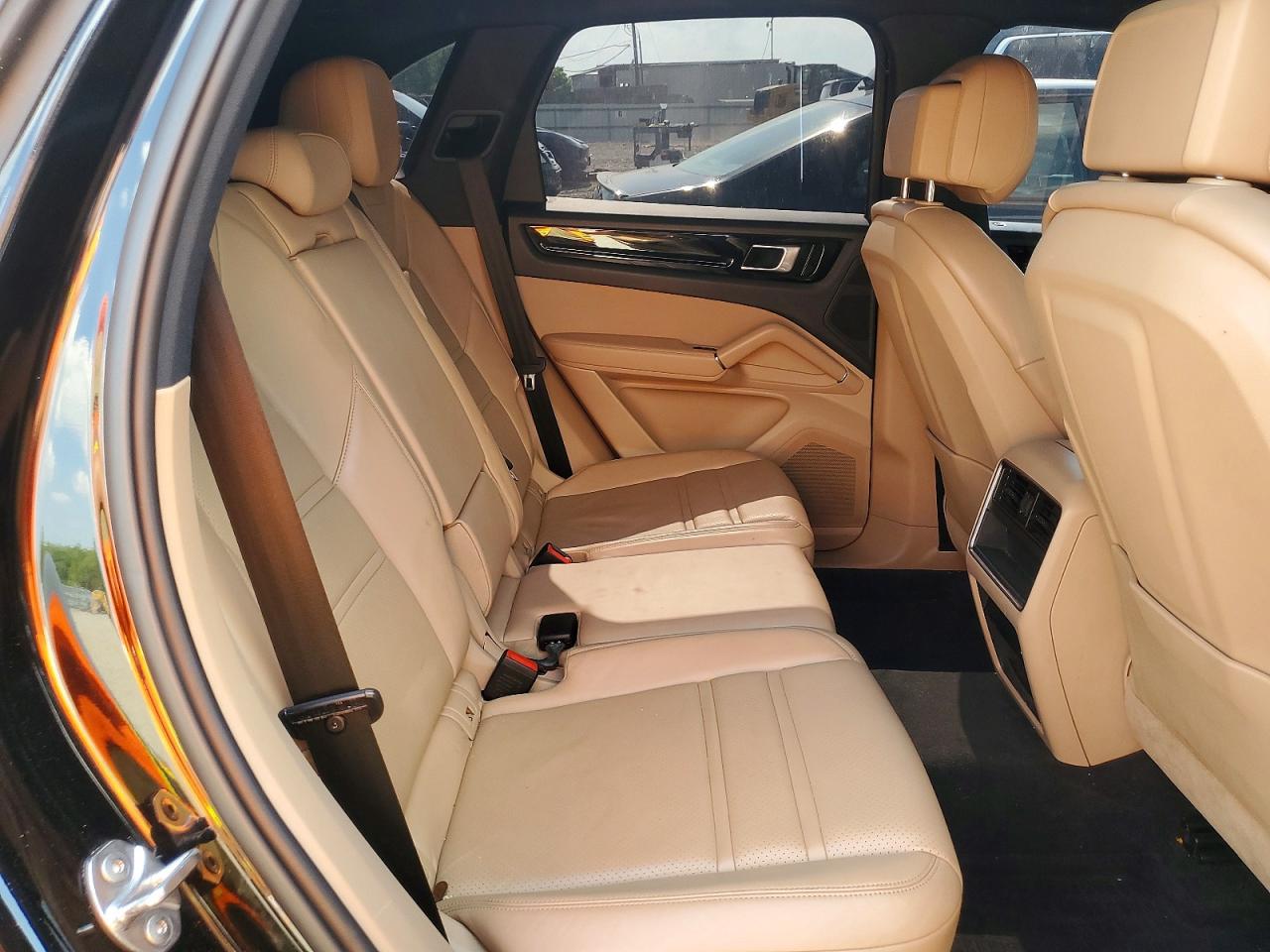 2020 PORSCHE CAYENNE