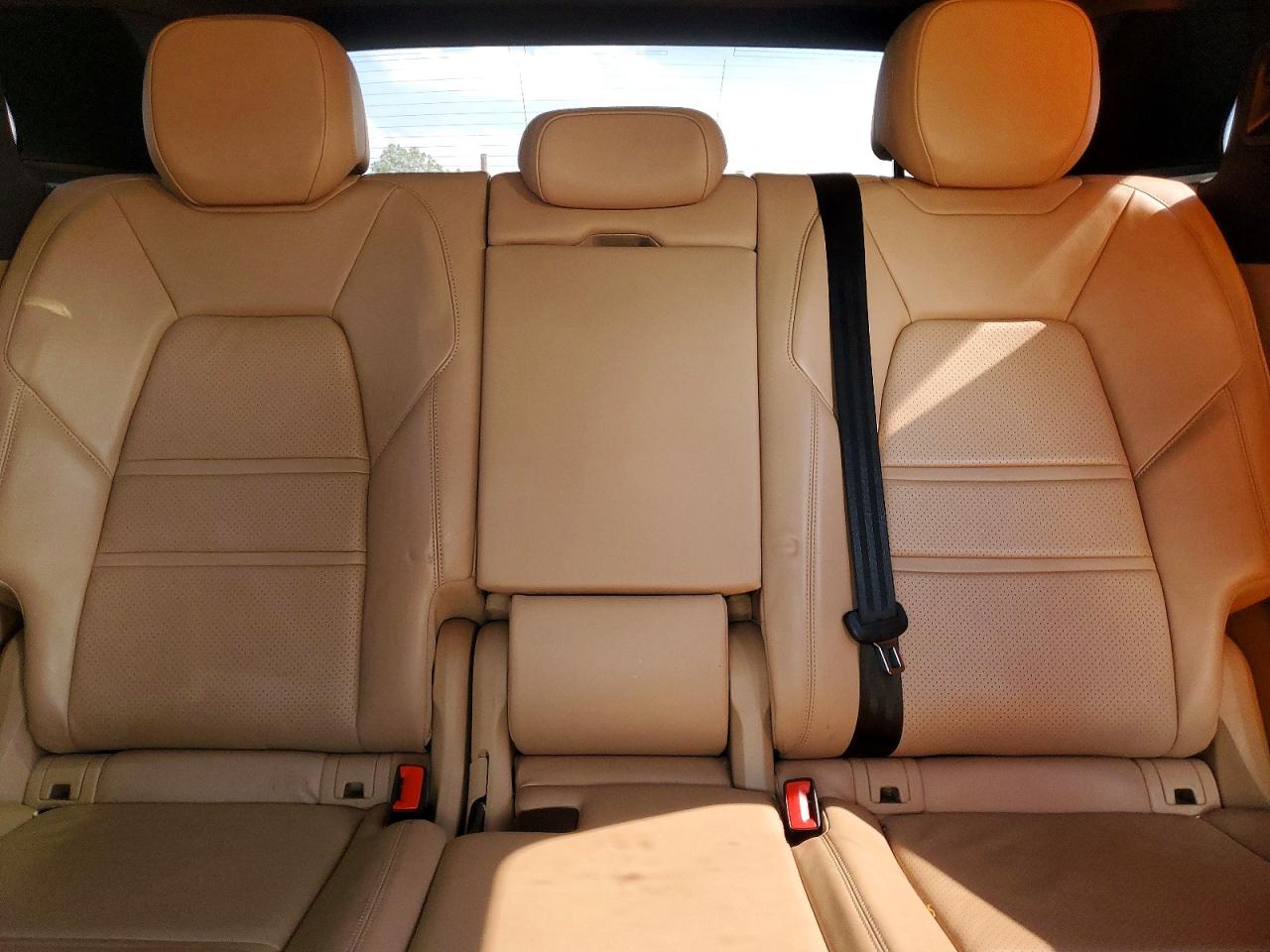 2020 PORSCHE CAYENNE