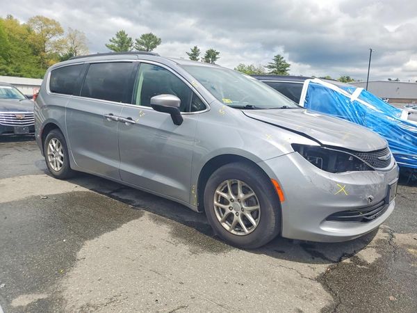 2020 CHRYSLER VOYAGER