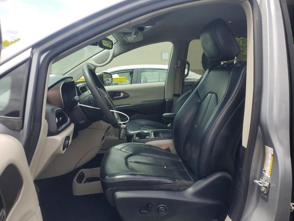 2020 CHRYSLER VOYAGER