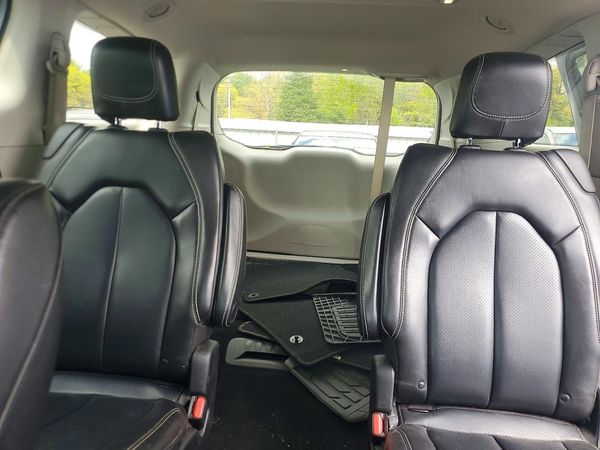 2020 CHRYSLER VOYAGER