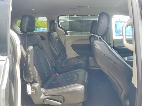 2020 CHRYSLER VOYAGER