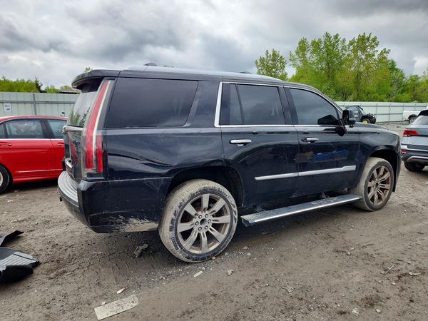 2017 CADILLAC ESCALADE Platinum