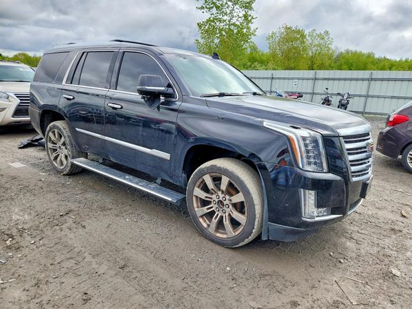 2017 CADILLAC ESCALADE Platinum