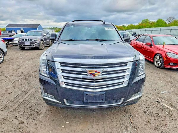 2017 CADILLAC ESCALADE Platinum