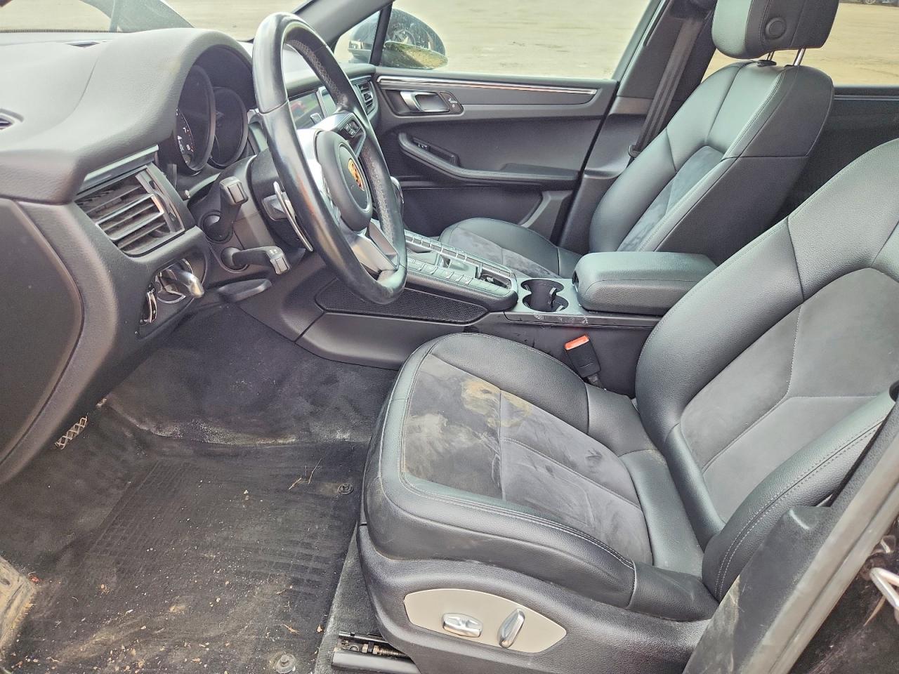 2020 PORSCHE MACAN