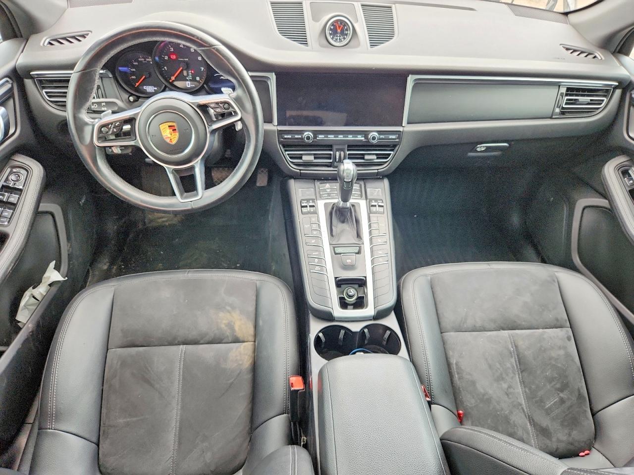 2020 PORSCHE MACAN