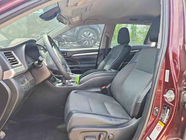 2019 TOYOTA HIGHLANDER LE/LE Plus