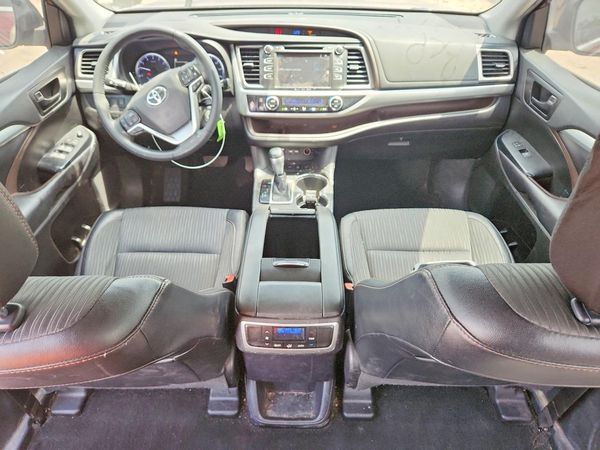 2019 TOYOTA HIGHLANDER LE/LE Plus