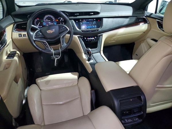 2017 CADILLAC XT5