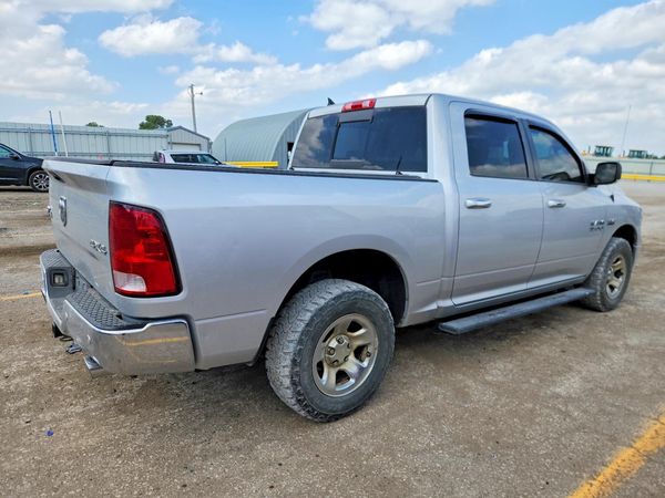 2016 RAM 1500 SLT