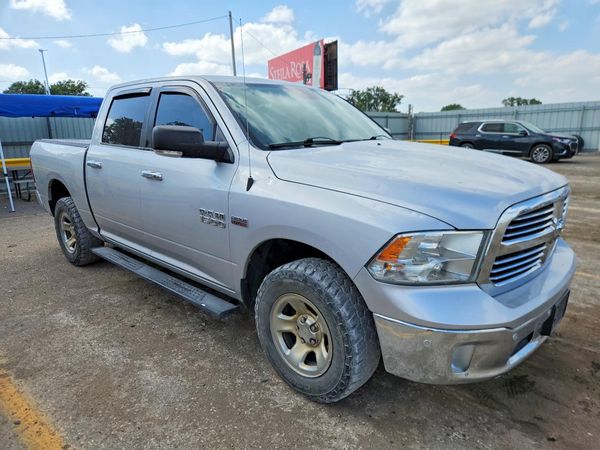 2016 RAM 1500 SLT
