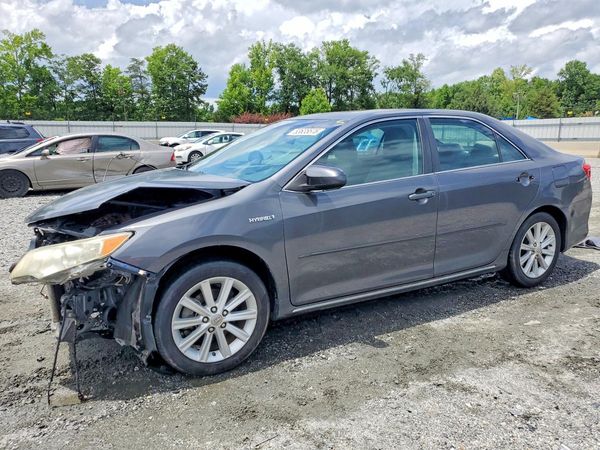 2012 TOYOTA CAMRY SOLA Hybrid — Front 3/4