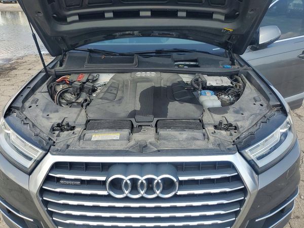 2017 AUDI Q7 quattro Premium Plus