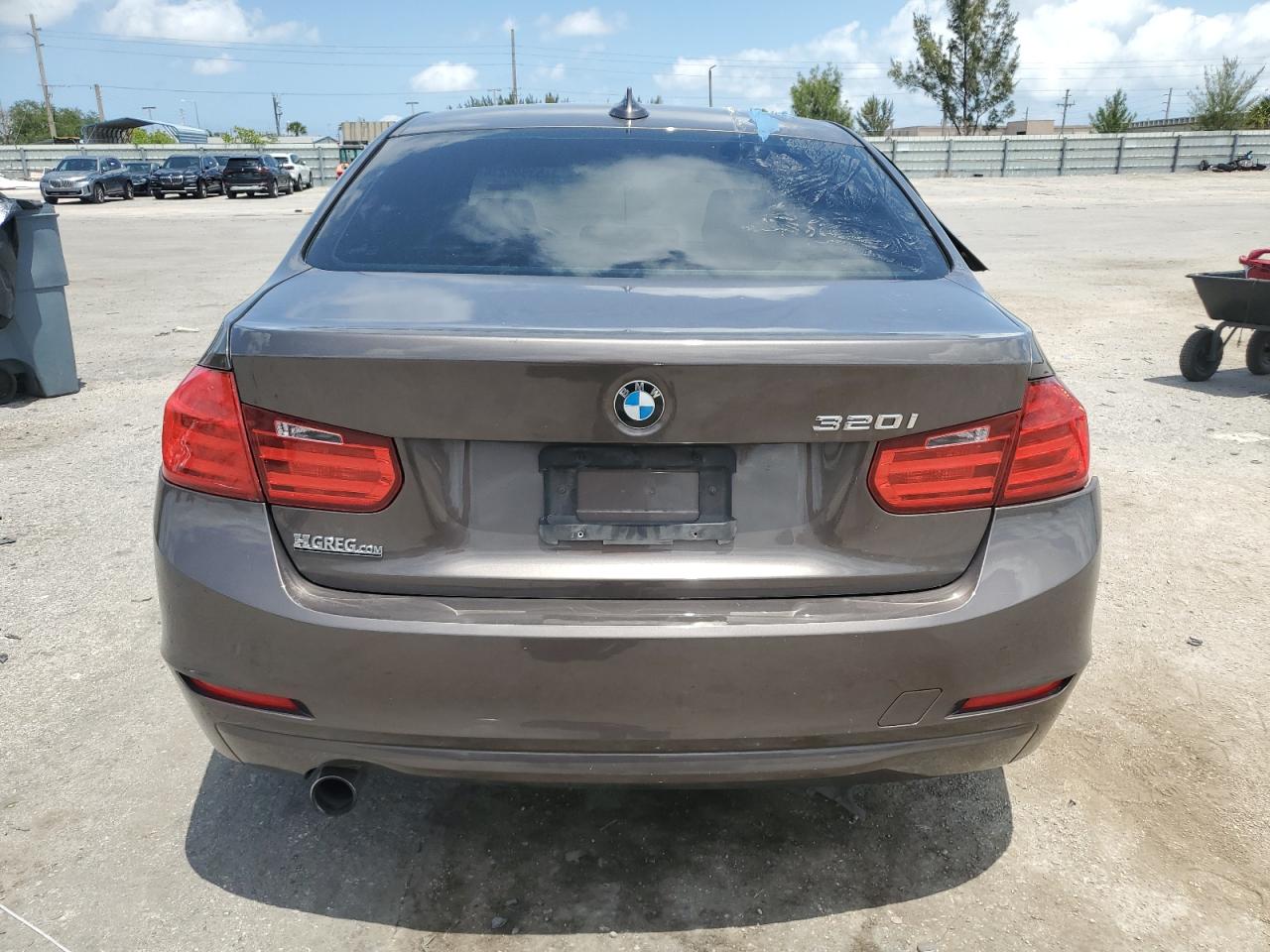2015 BMW 320
