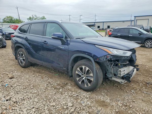 2020 TOYOTA HIGHLANDER