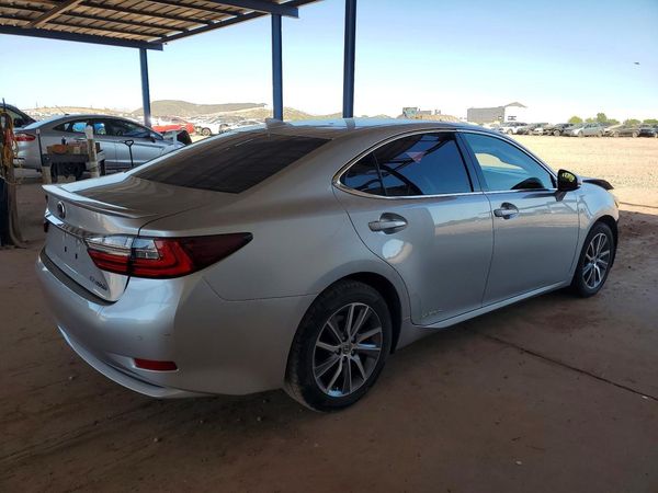 2016 LEXUS ES 300h