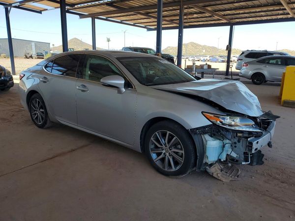 2016 LEXUS ES 300h