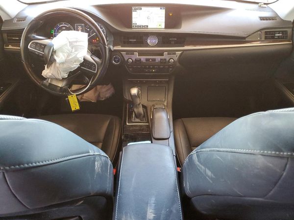2016 LEXUS ES 300h