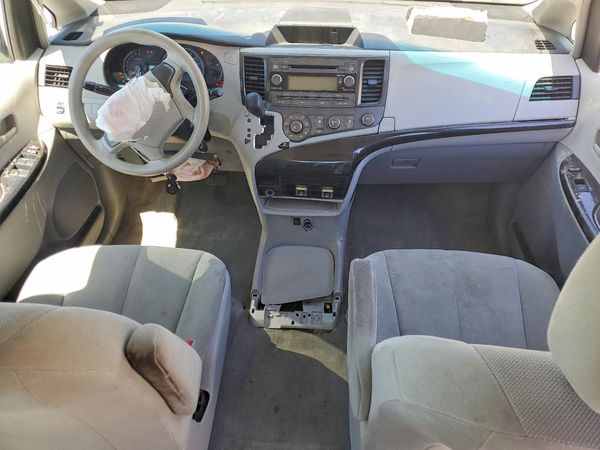 2014 TOYOTA SIENNA