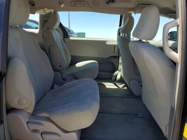 2014 TOYOTA SIENNA