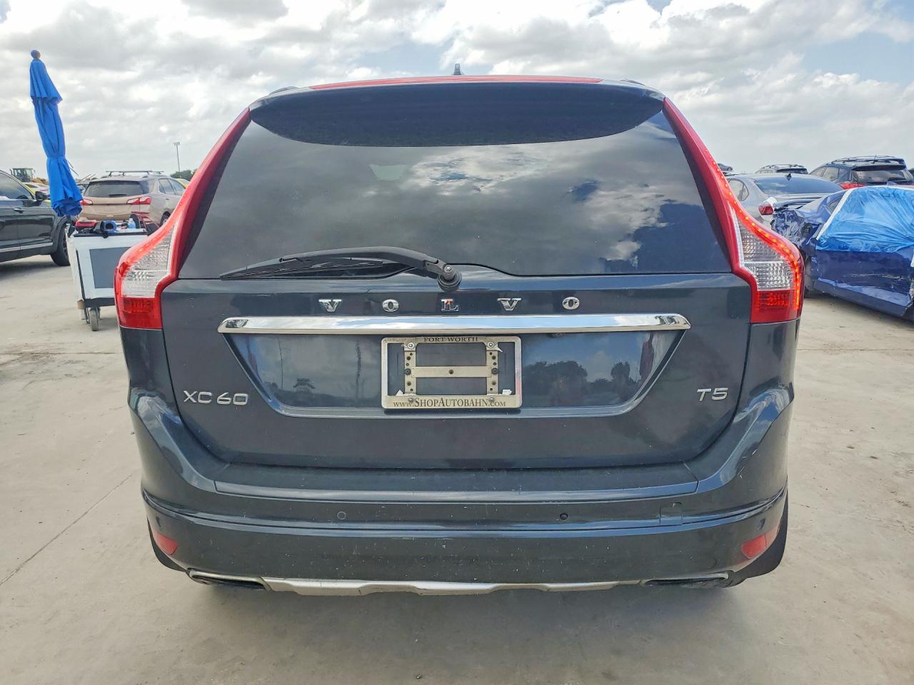 2015 VOLVO XC60 Premier (non R design)