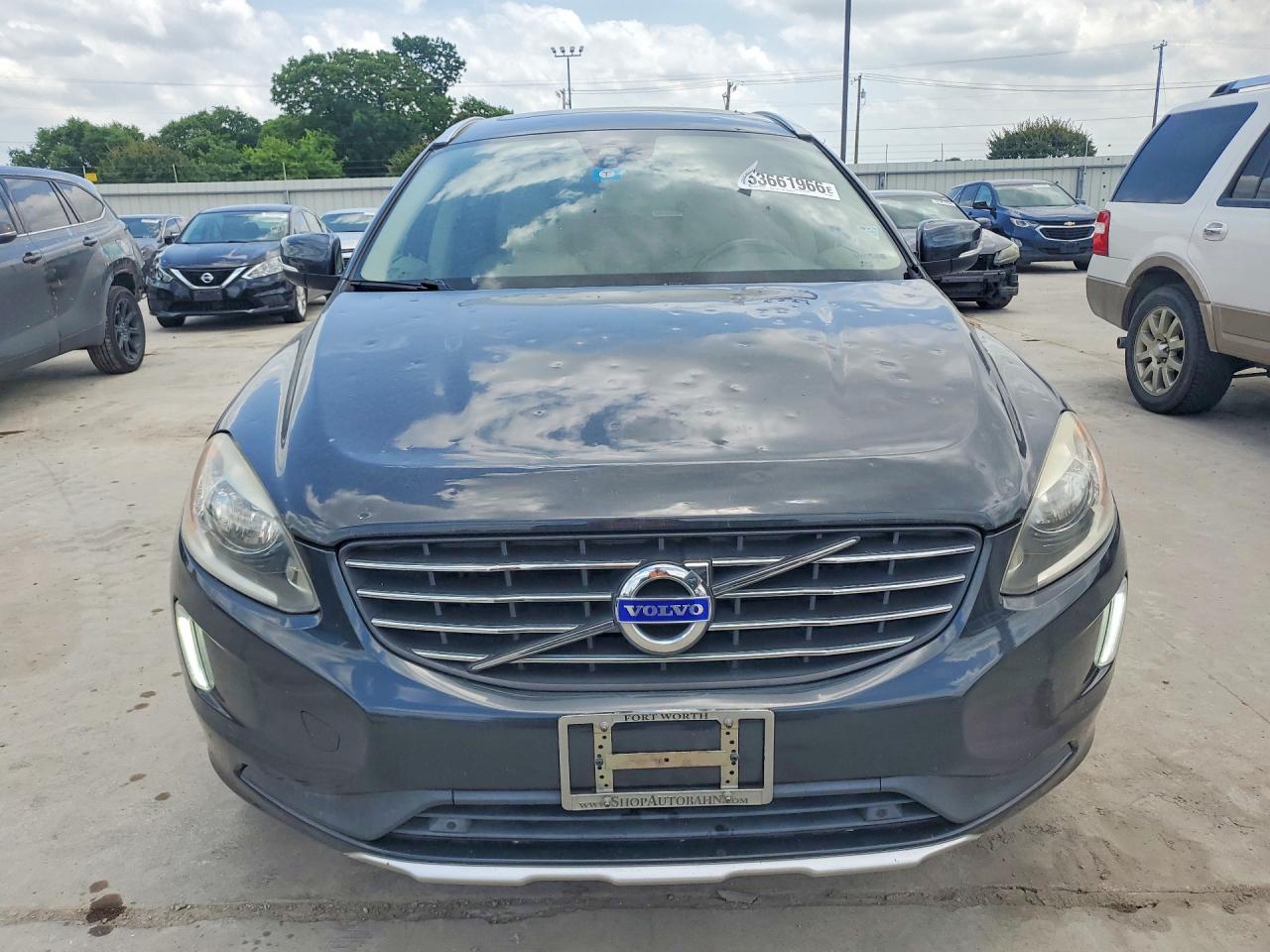2015 VOLVO XC60 Premier (non R design)