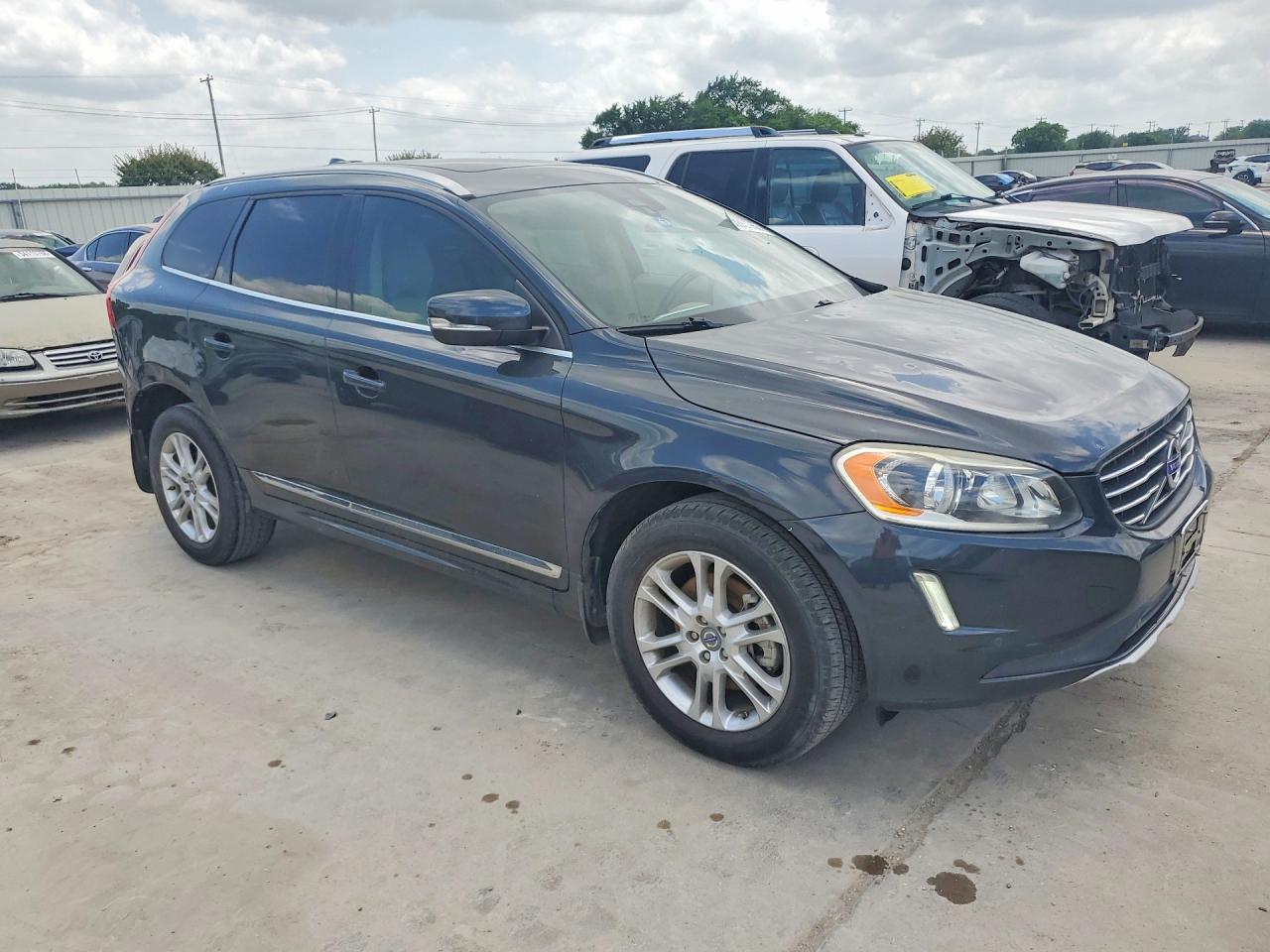 2015 VOLVO XC60 Premier (non R design)