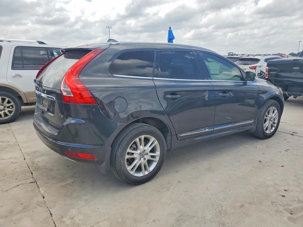 2015 VOLVO XC60 Premier (non R design)