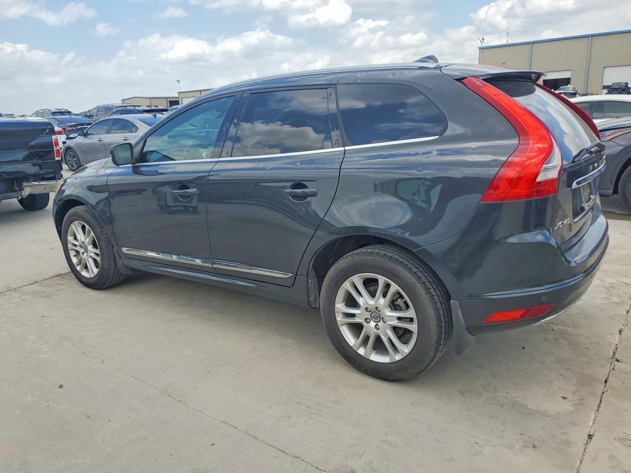 2015 VOLVO XC60 Premier (non R design)