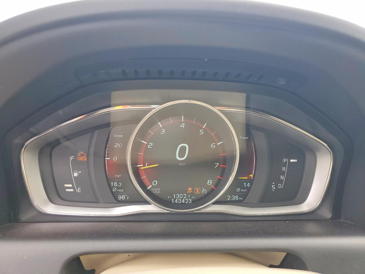 2015 VOLVO XC60 Premier (non R design)