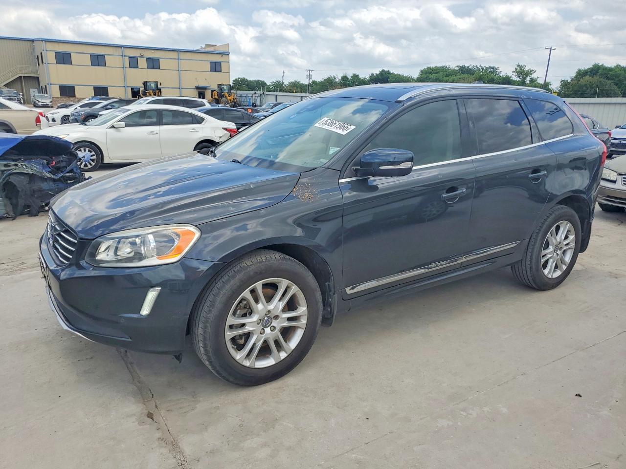 2015 VOLVO XC60 Premier (non R design)