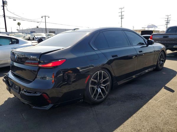 2023 BMW 740