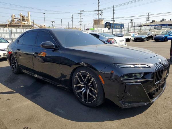2023 BMW 740