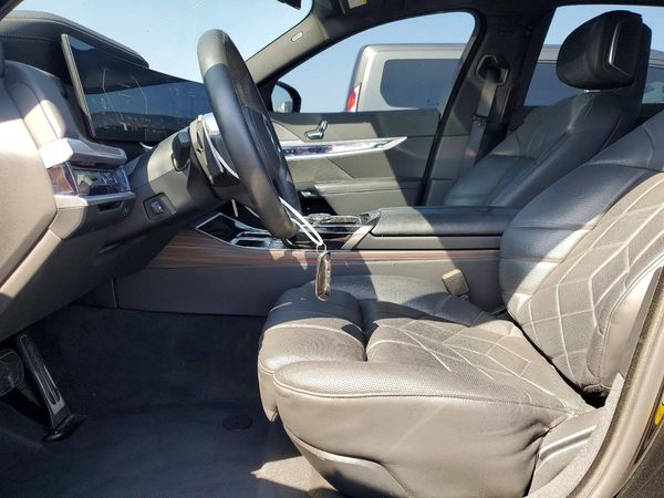 2023 BMW 740