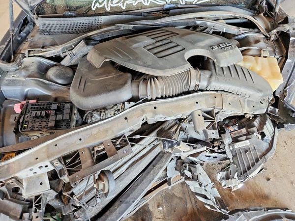2016 CHRYSLER 300 300C — Engine bay