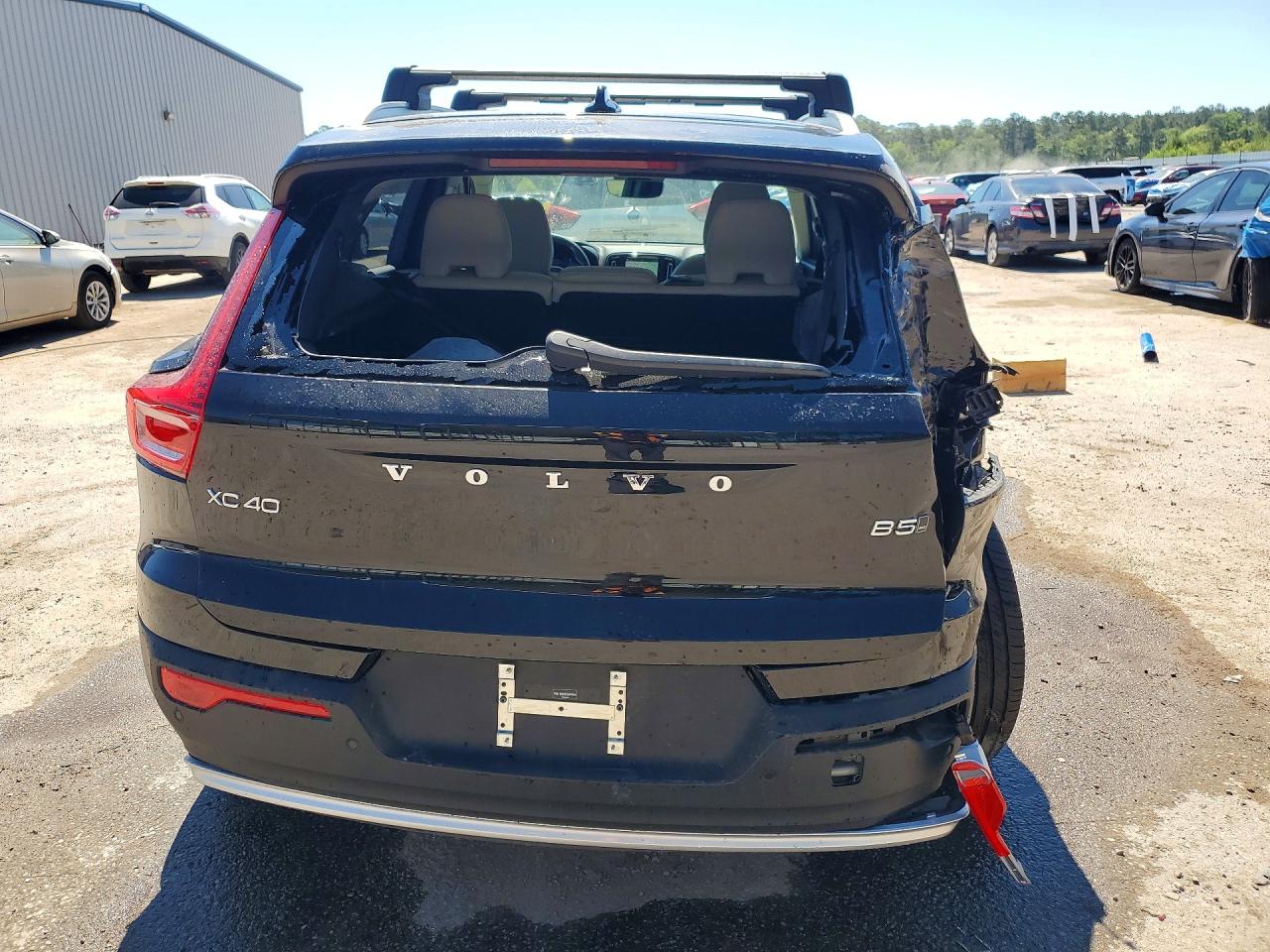 2025 VOLVO XC40 Plus Bright
