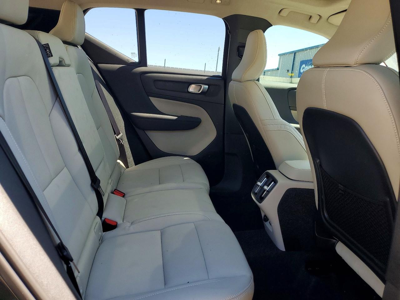 2025 VOLVO XC40 Plus Bright